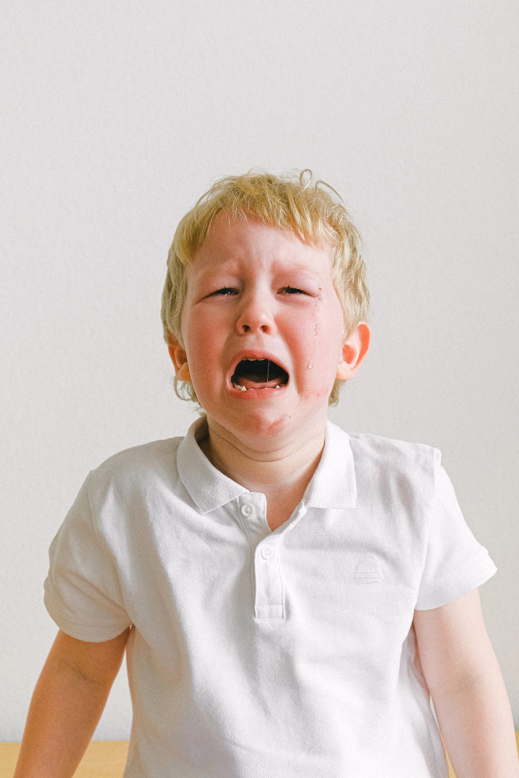 boy-in-white-polo-shirt-crying-3905727